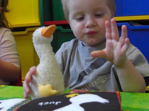 Signing 'duck' at Ashcroft and Ramridge Children's Centre