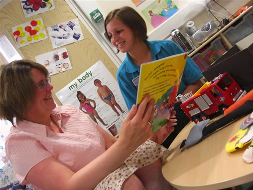 Early Language Lead Professional Joanne Fernandes discussing the new 'language loan scheme' with a parent at Butterflies Nursery